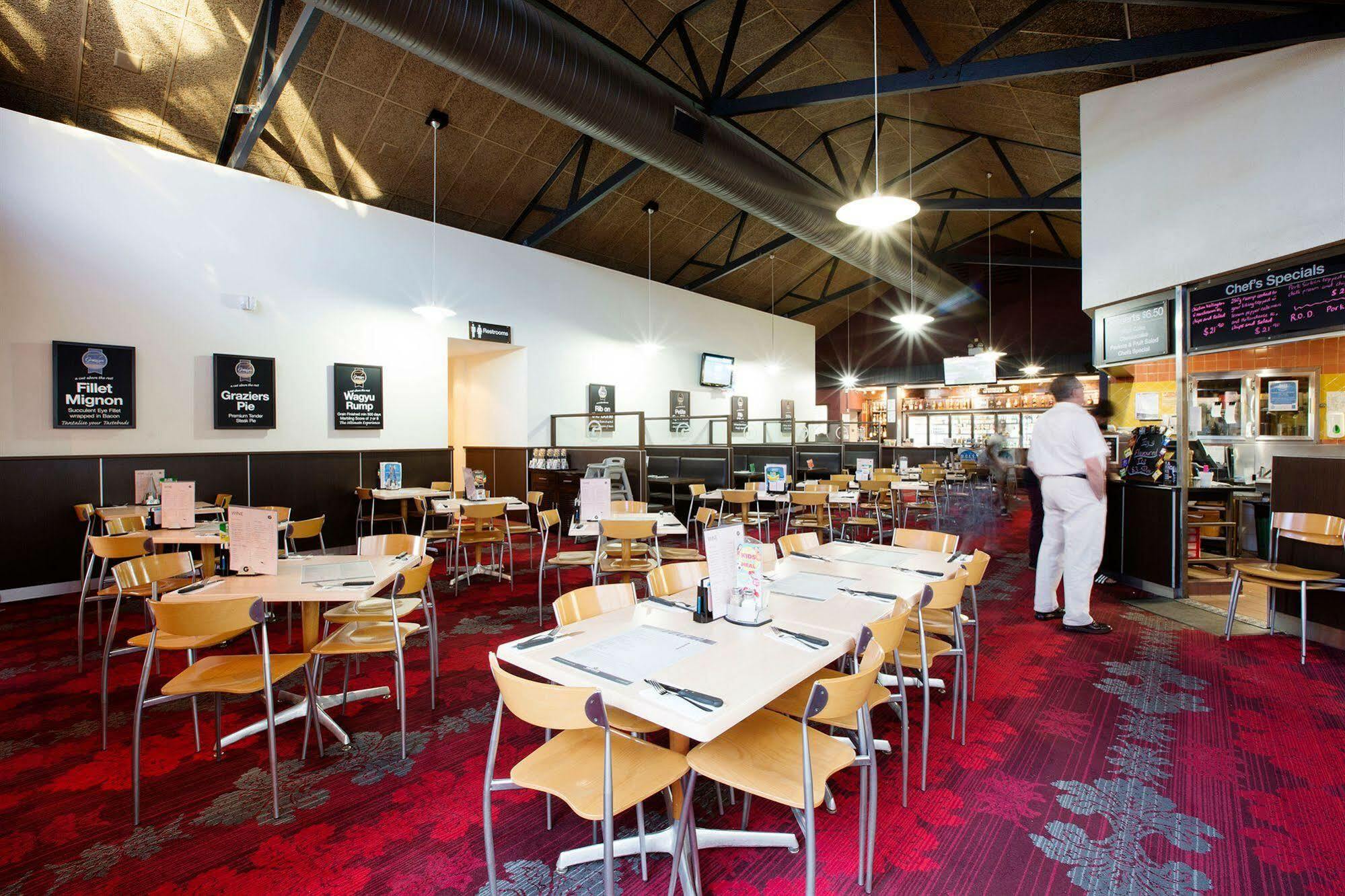 Glenmore Tavern Рокхемптън Екстериор снимка